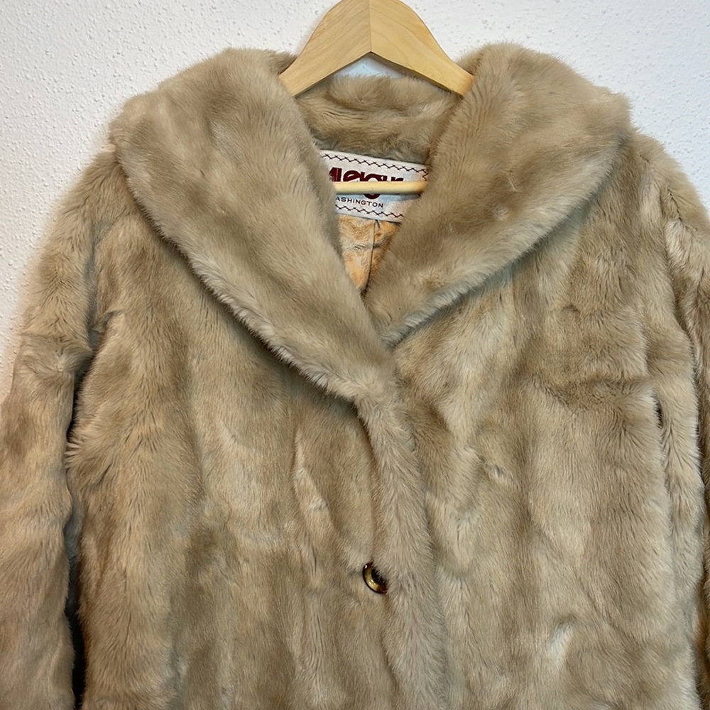 Raleigh’s Washington Vintage Collared Faux Fir Tan Coat - Picture 3 of 10